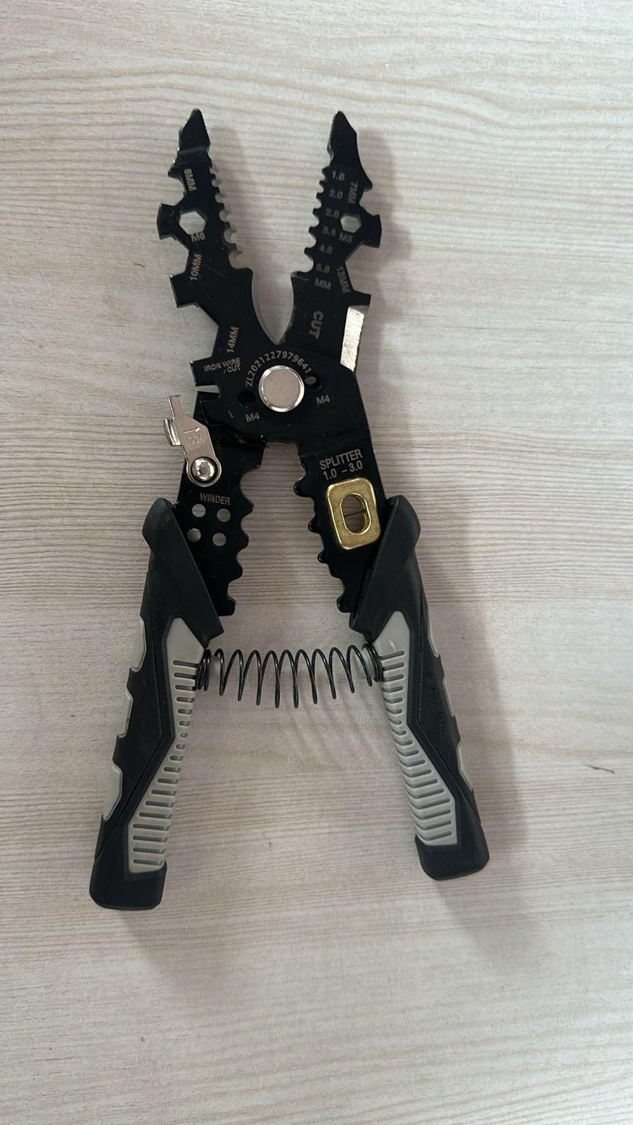 25 in 1 wire cutter - Utility Mart 